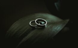 White and Black fehérarany karikagyűrű: Az örök elegancia